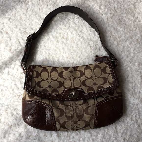 Coach Handbags - Coach Classic Signature handbag